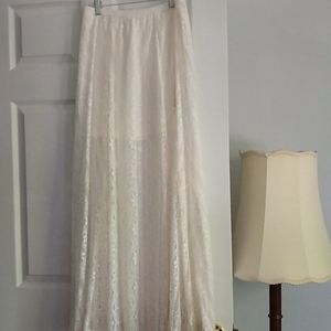 MED Hollister Lace White Maxi skirt